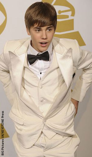 justin bieber grammys. Justin Bieber fans attack