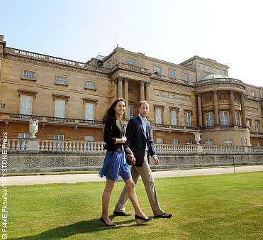 Gossip News Celebrity on Prince William And His New Bride Catherine Leave Buckingham Palace