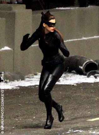 Anne Hathaway in full Catwoman costume leaked online