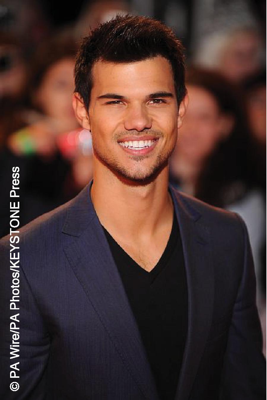 Taylor Lautner splits from girlfriend « Celebrity Gossip and Movie ... Taylor Lautner