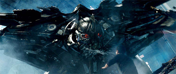 Starscream terrorizing the humans in Transformers: Revenge of the Fallen