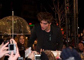 Robert Pattinson signs autographs in Toronto