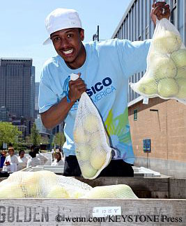 Nick Cannon feeds the hungry