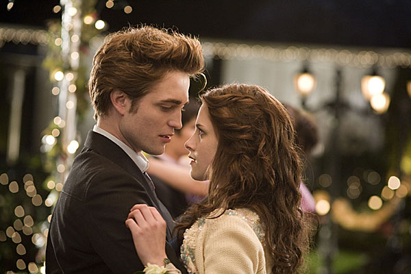 Bella Swan (Kristen Stewart), the new girl in rainy Forks, Washington, is seated next to Edward Cullen (Robert Pattinson) in one of her classes. He seems repulsed by her but their relationship changes when Edward saves her life by stopping a car with his bare hands. Slowly, they get to know each other and even […]