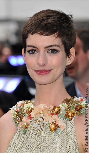 Anne Hathaway eyes Catwoman spinoff « Celebrity Gossip and Movie News