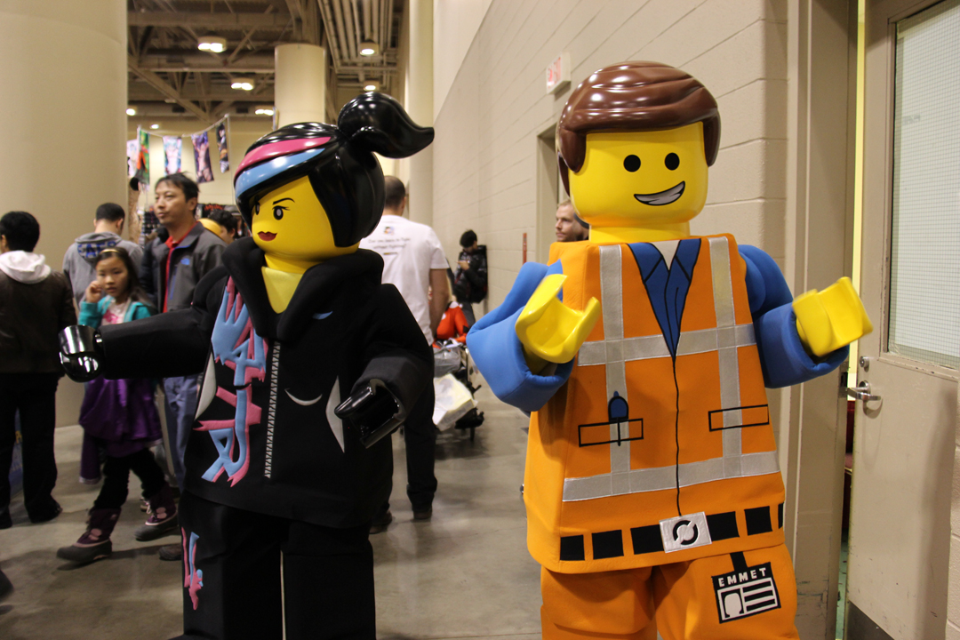 Lego stars Emmett and Wyldstyle greet visitors to Toronto Comicon ...