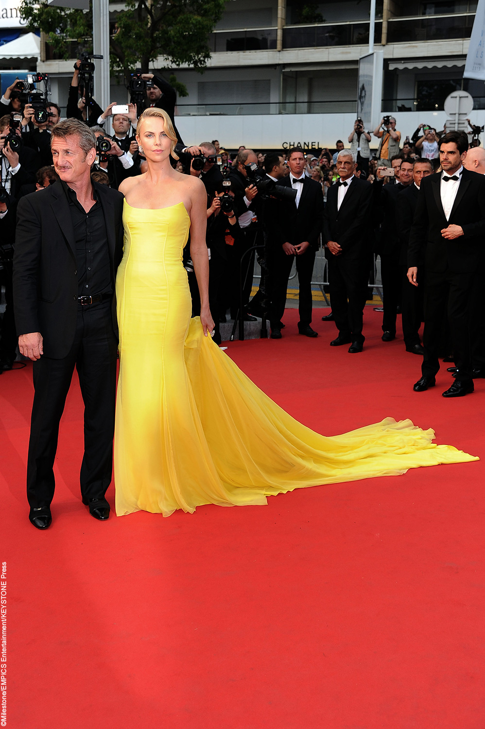 Charlize Theron had all eyes on her when she wore a bright yellow strapless gown to the Mad Max: Fury Road premiere. Walking the carpet with Sean Penn, Charlize looked like old Hollywood glamour in her Dior gown and large jewelled earrings.