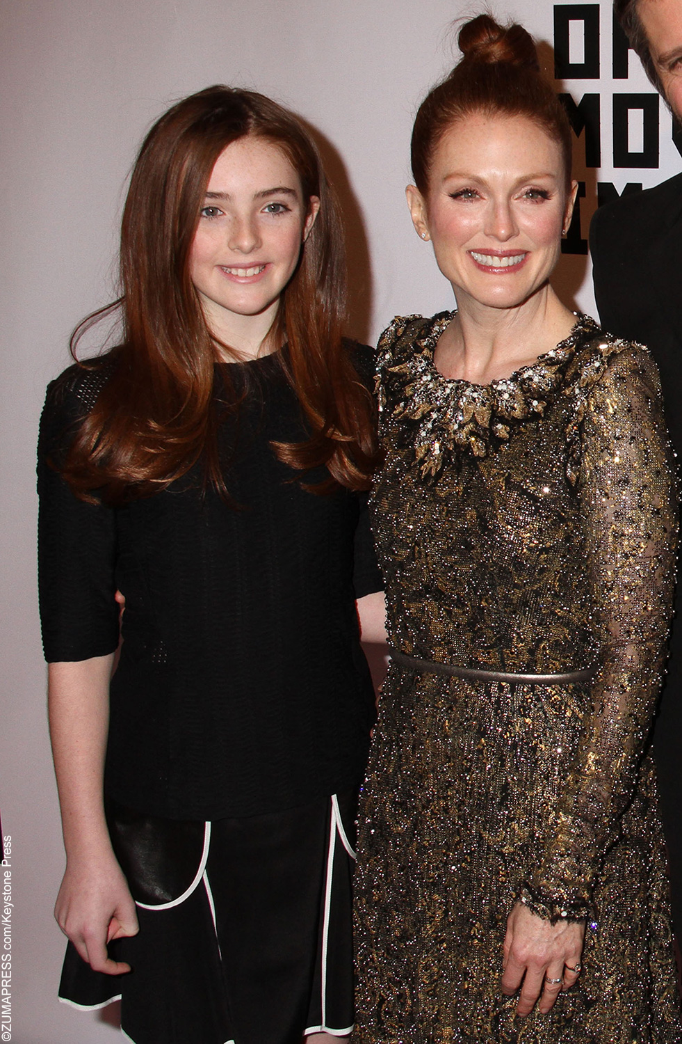 Julianne Moore’s daughter Liv Freundlich, whose father is director Bart Freundlich, is the spitting image of her mother. Both have long deep-red locks – Liv’s got some amazing genes.