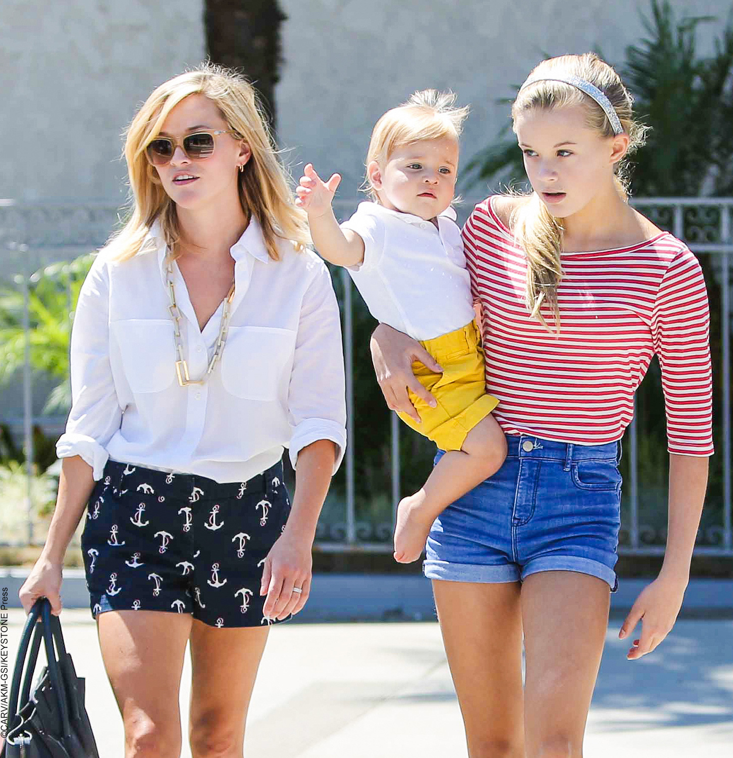 Ava Phillippe, whose father is Ryan Phillippe, is the spitting image of her beautiful mother, Reese Witherspoon. Here, the long-legged teenager, who’s holding her younger half- brother Tennessee, looks as though she could be Reese in her Cruel Intentions days.