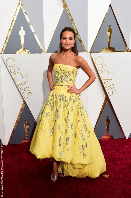 Social media has already made comparisons to Belle from Beauty and the Beast, but either way, Best Supporting Actress Oscar winner Alicia Vikander looked lovely and spring-like in a pale yellow custom Louis Vuitton with a bubble hemline.