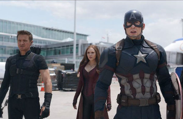 Jeremy  Renner, Elizabeth Olsen and Chris Evans in Captain America: Civil War