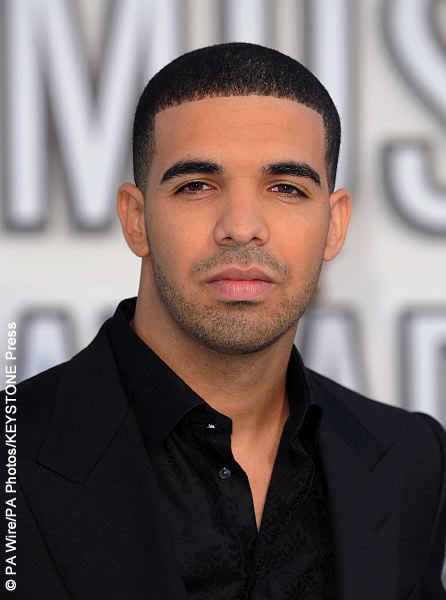 Drake hosts SNL, touches on Rihanna romance rumors « Celebrity Gossip ...