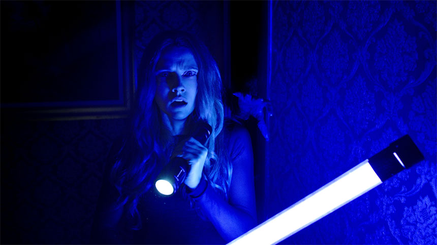 Lights Out stars Teresa Palmer and Maria Bello