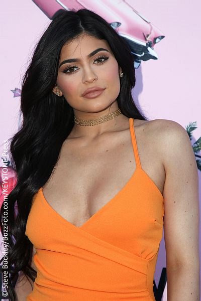 Kylie Jenner accuses company of using look-alike model, company responds