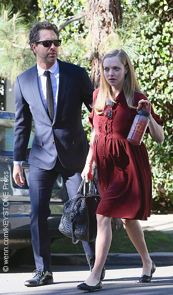 Amanda Seyfried and Thomas Sadoski