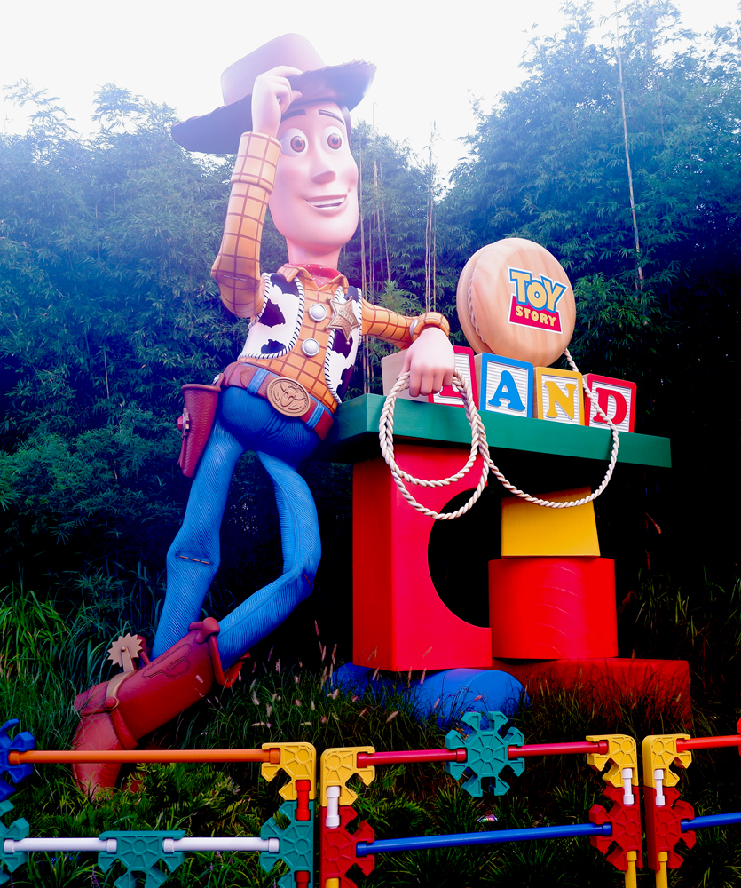 Woody at Toy Story Land Entrance « Celebrity Gossip and Movie News