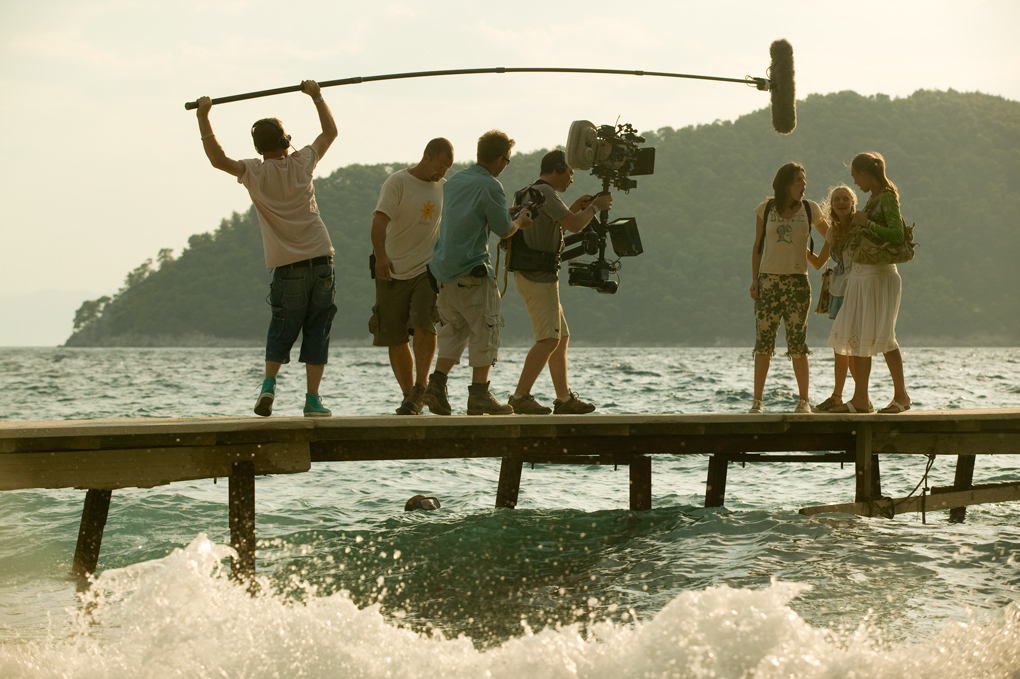 Shots of Amanda filming in Greece « Celebrity Gossip and Movie News