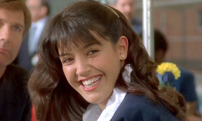 Actress Phoebe Cates was pretty huge in the 1980s after starring in the films Fast Times at Ridgemont High and Gremlins. But in 1994, she stepped out of the spotlight and quit acting to focus on raising her children. Although she made an appearance in the 2001 independent film The Anniversary Party, she still hasn’t […]