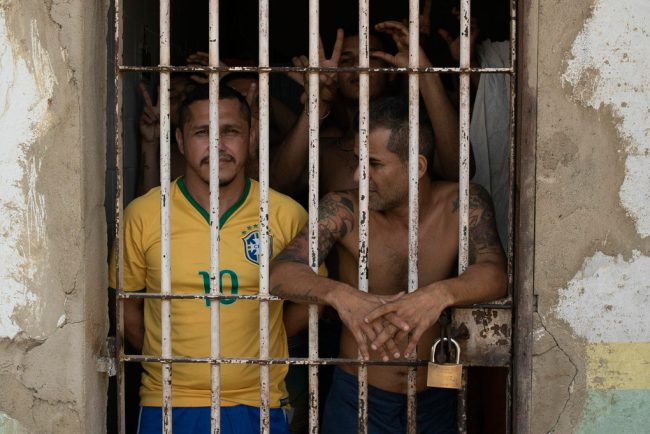 Once wrongfully convicted of murder, Raphael Rowe is now an investigative journalist. His past experience gives him a unique outlook on the inmates he meets and their experiences, in the prisons he visits in Colombia, Costa Rica, Romania and Norway.