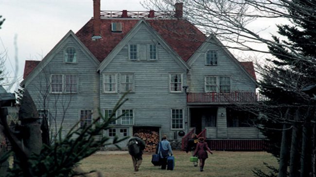 This is a 2002 horror film shot in a secluded mansion. Although it’s British, the entire film was actually shot in Nova Scotia, Canada. The exterior of the mansion was shot in a dance centre called House of Roth in Clementsport. The interior was shot in an abandoned indoor fitness centre in Burnside.   