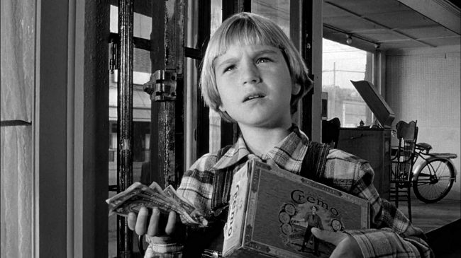 As the daughter of A-list actor Ryan O’Neal, Tatum O’Neal fell into acting when director Peter Bogdanovich met the eight-year-old girl while visiting the O’Neal house and suggested she play opposite Ryan in the 1973 Depression-era movie Paper Moon. She’d already had a tumultuous life, left to her own devices with a neglectful mother before […]