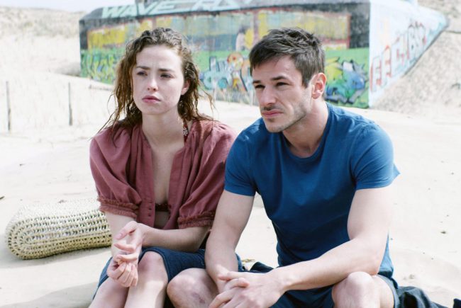 Still reeling from a breakup, Vincent Dauda (Gaspard Ulliel) receives a package with mysterious properties that could give him a chance to win back his ex, Louise (Freya Mavor).