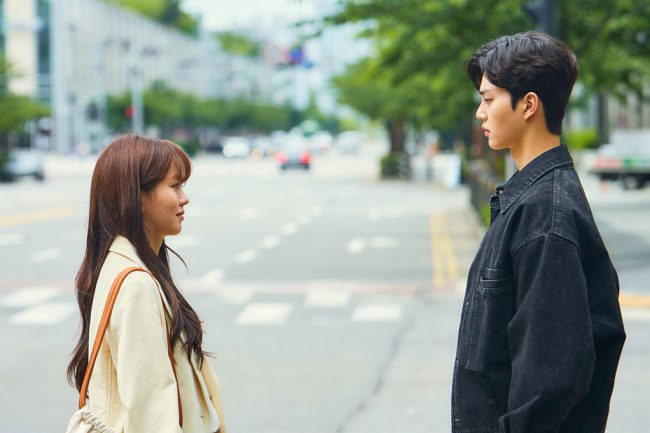 Longing for resounding proof of her feelings, Jojo (Kim So-Hyun) sets out to uninstall the shield and make the app ring for her one true love.