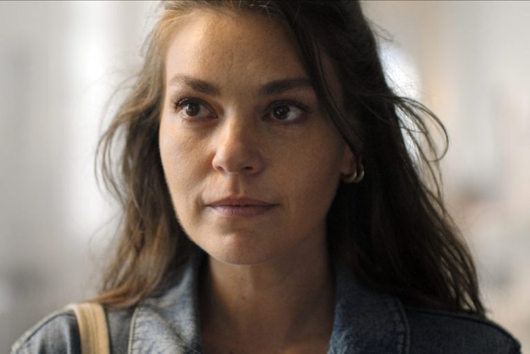 In Good Hands March 21 « Celebrity Gossip and Movie News