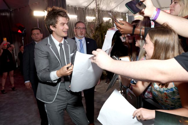 Joe Keery happily signed autographs for his fans. 