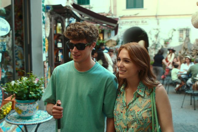 A year after their romance began in Riccione, Vincenzo and Camilla reunite for a vacation on the picturesque Amalfi Coast and put their love to the test.