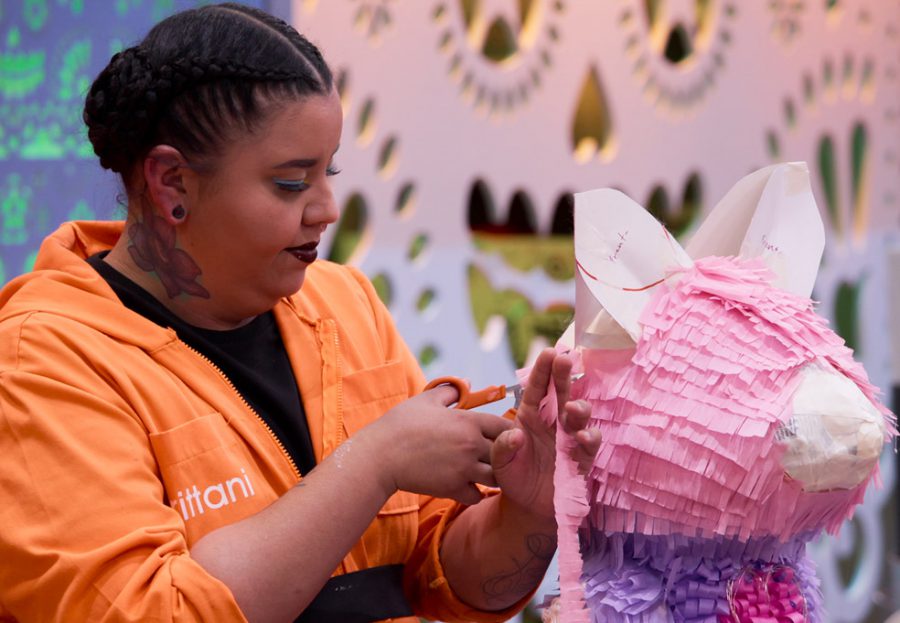 Piñata Masters! December 23 « Celebrity Gossip and Movie News