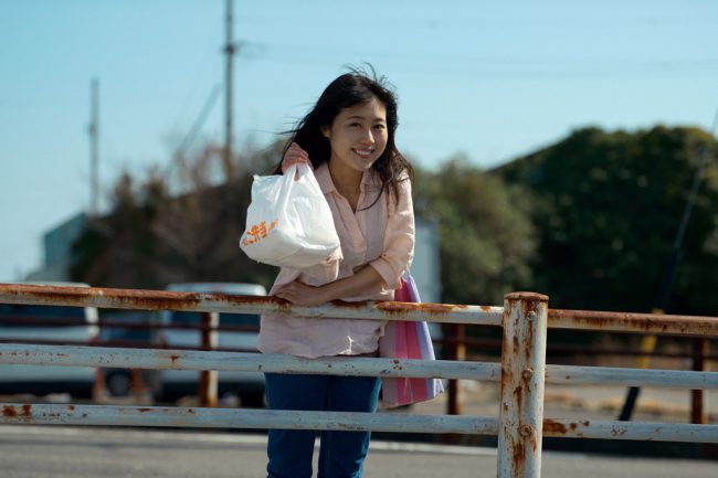 An unapologetic former sex worker starts working at a bento stand in a small seaside town, bringing comfort to the lonely souls who come her way.