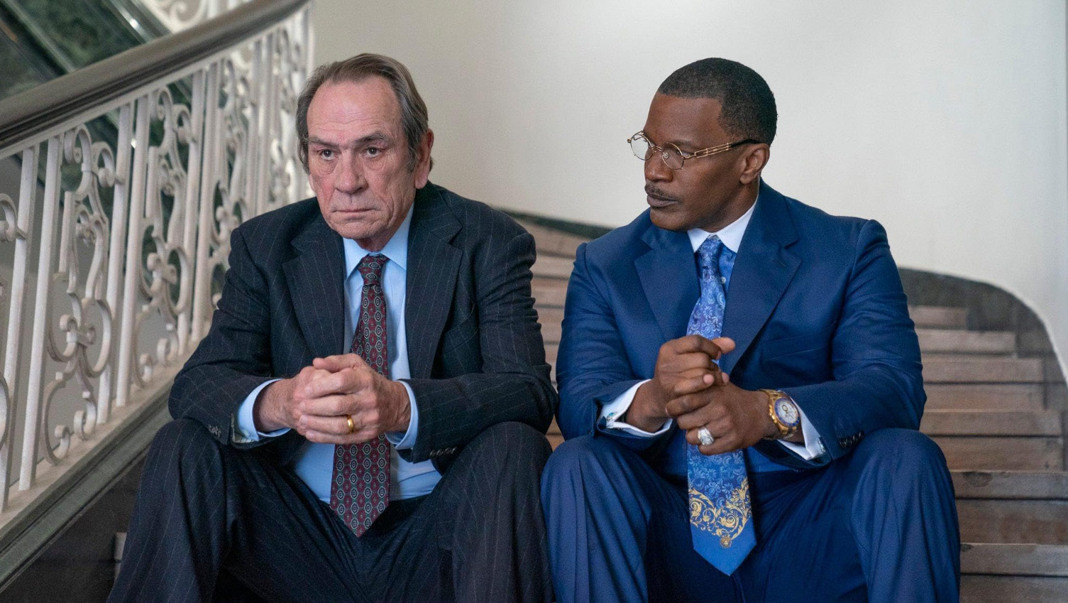 Tommy Lee Jones and Jamie Foxx in The Burial