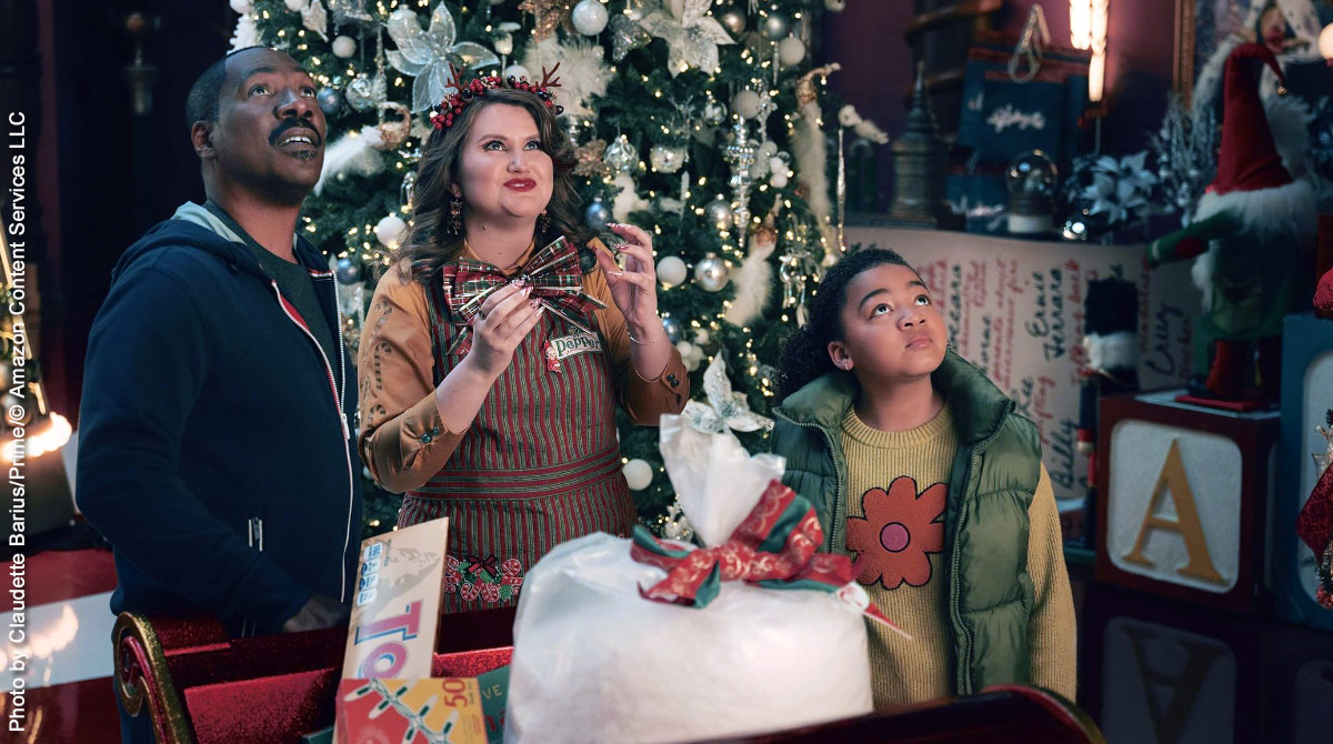 Eddie Murphy, Jillian Bell and Madison Thomas in Candy Cane Lane