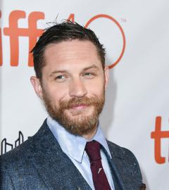 Tom Hardy braves the rain on the Legend red carpet