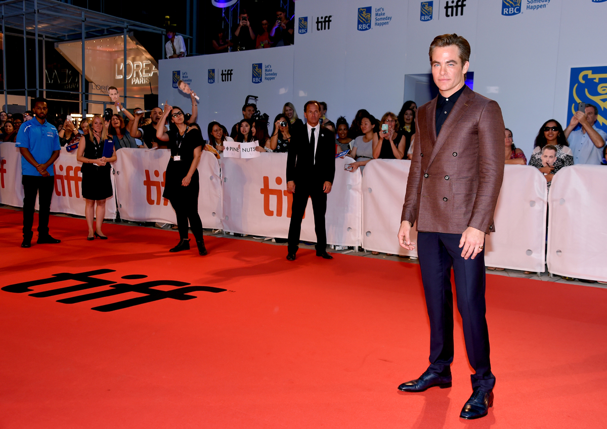 Outlaw King star Chris Pine on the Red Carpet